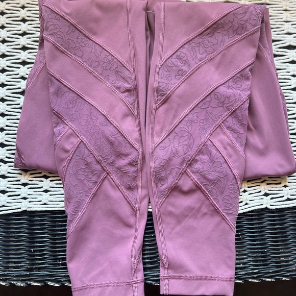 Lululemon Mauve Lace Leggings - Picture 4 of 5